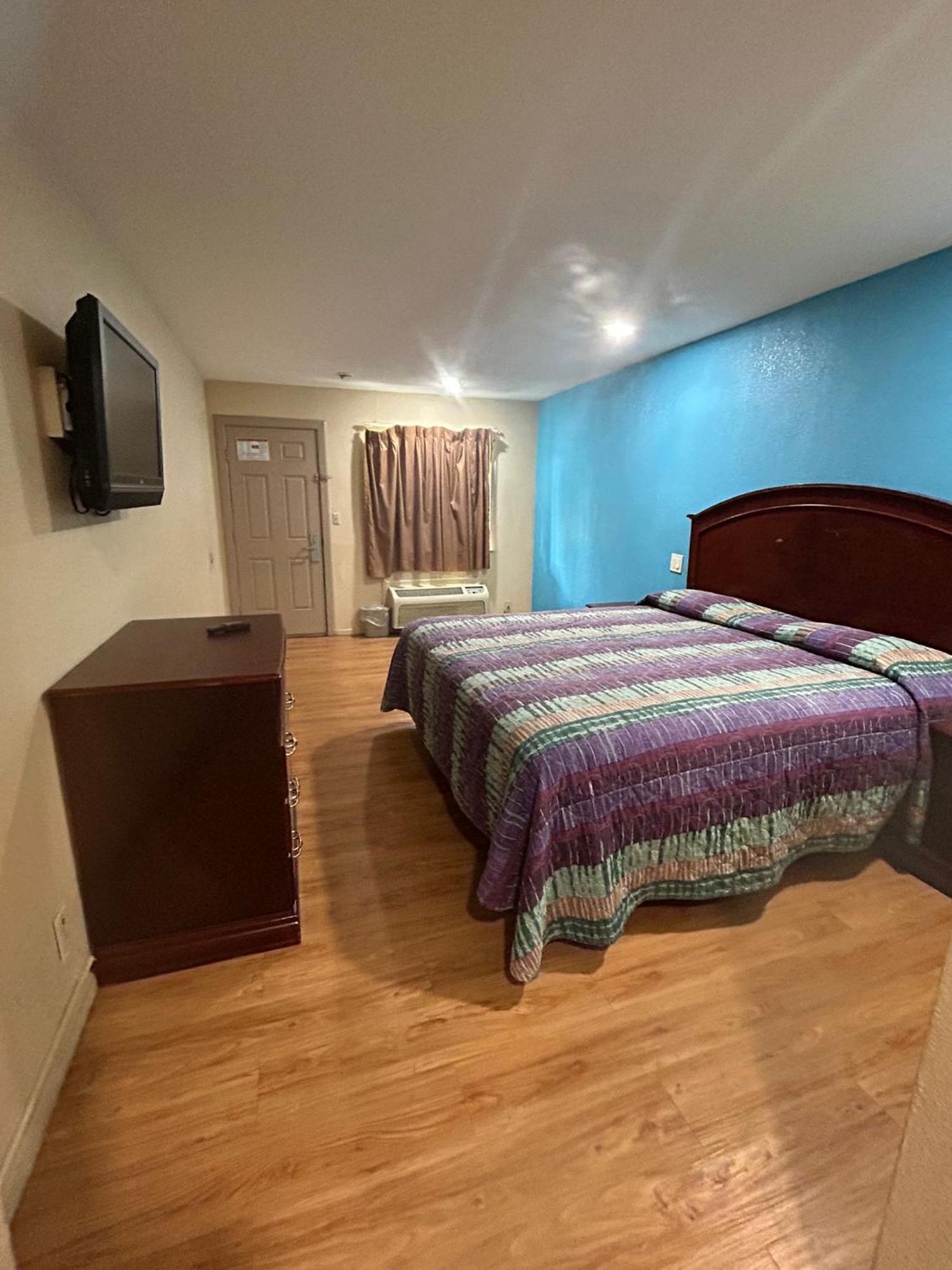Super 7 Hotel Lafayette Bagian luar foto